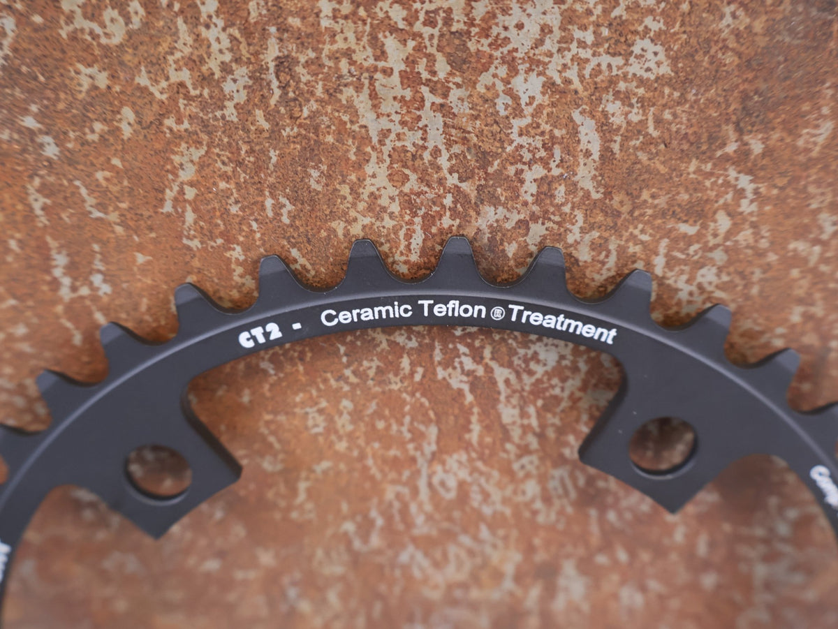 Kettenblatt von Stronglight, STRONGLIGHT CT2 KETTENBLATT 42 ZÄHNE 130MM 10/11-FACH SCHWARZ vor USEDBIKES-OB.DE Hintergrund