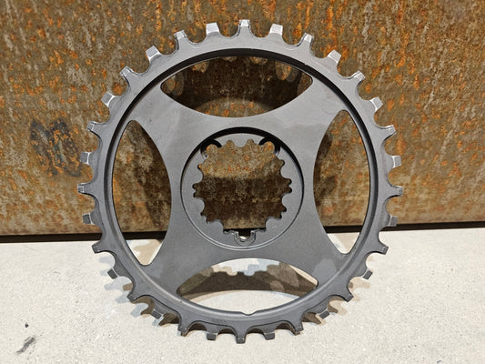 Kettenblatt von Stronglight, STRONGLIGHT SRAM DIRECTMOUNT KETTENBLATT 11 FACH 6MM OFFSET 32 ZÄHNE in variant_title vor USEDBIKES - OB.DE Hintergrund