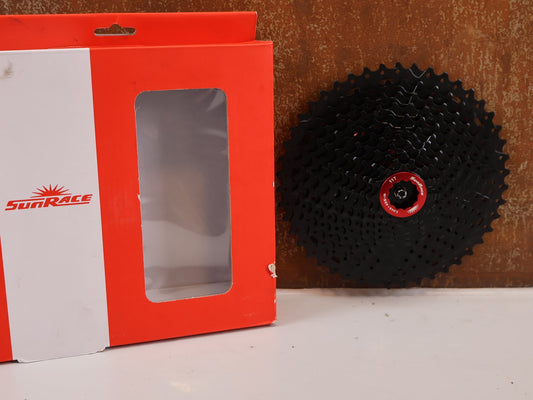 Kassette & Zahnkränze von SunRace, SUNRACE CSMX8 KASSETTE / 11 - FACH / 11 - 46Z / SHIMANO HG / SCHWARZ vor USEDBIKES - OB.DE Hintergrund