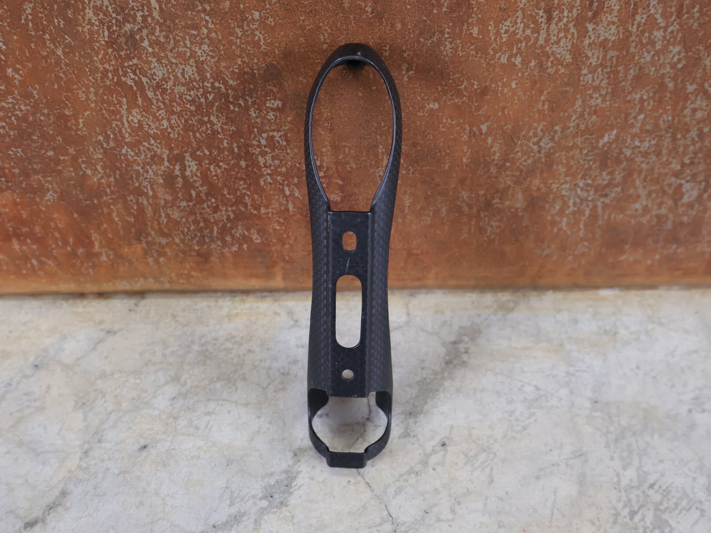 Trinkflaschen und Halter von Supacaz, SUPACAZ TRI FLY FLASCHENHALTER – 3K CARBON – ULTRALEICHT – RENNRAD / ROAD BIKE vor USEDBIKES - OB.DE Hintergrund