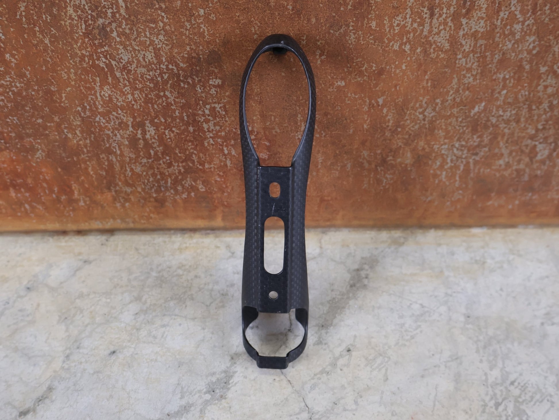 Trinkflaschen und Halter von Supacaz, SUPACAZ TRI FLY FLASCHENHALTER – 3K CARBON – ULTRALEICHT – RENNRAD / ROAD BIKE vor USEDBIKES - OB.DE Hintergrund