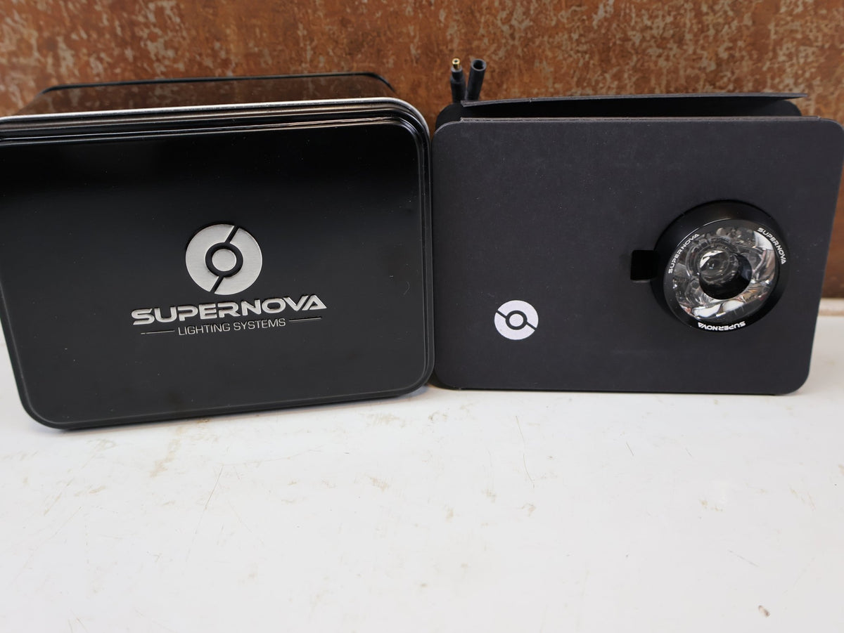 Sonstiges von Supernova, SUPERNOVA MINI 2 PRO E-BIKE LAMPENKOPF 12V 550LM vor USEDBIKES-OB.DE Hintergrund