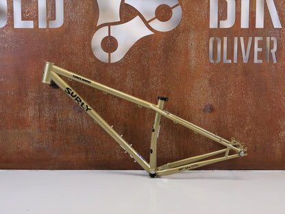 Mountainbikerahmen von Surley, SURLY KARATE MONKEY RAHMENSET FOOLS GOLD / S vor USEDBIKES-OB.DE Hintergrund