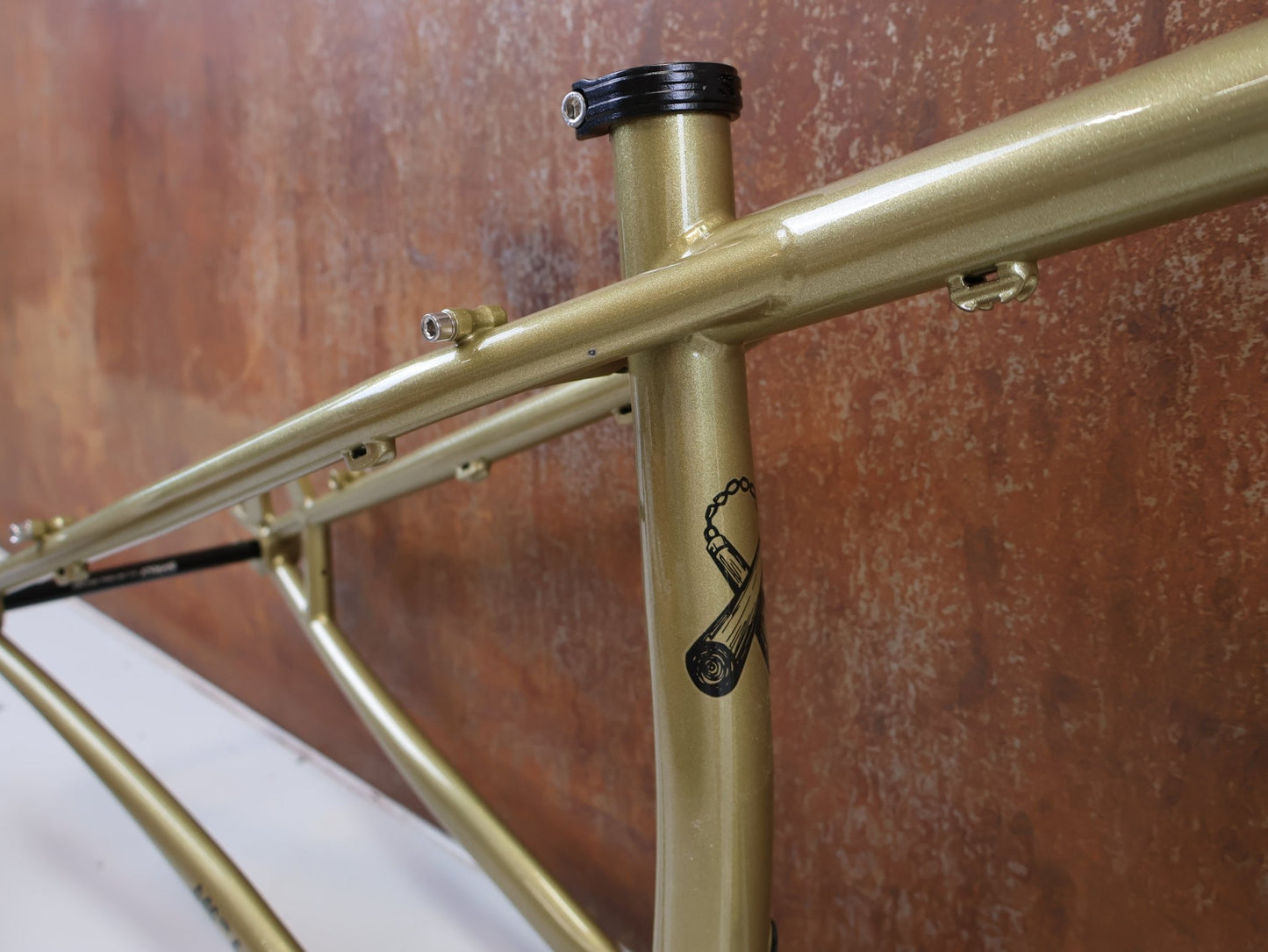 Mountainbikerahmen von Surley, SURLY KARATE MONKEY RAHMENSET FOOLS GOLD / S vor USEDBIKES-OB.DE Hintergrund