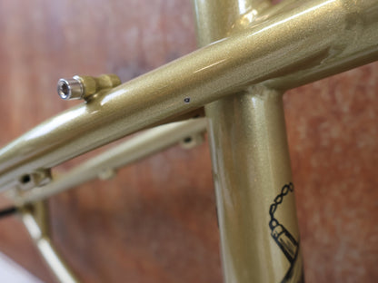 Mountainbikerahmen von Surley, SURLY KARATE MONKEY RAHMENSET FOOLS GOLD / S vor USEDBIKES-OB.DE Hintergrund