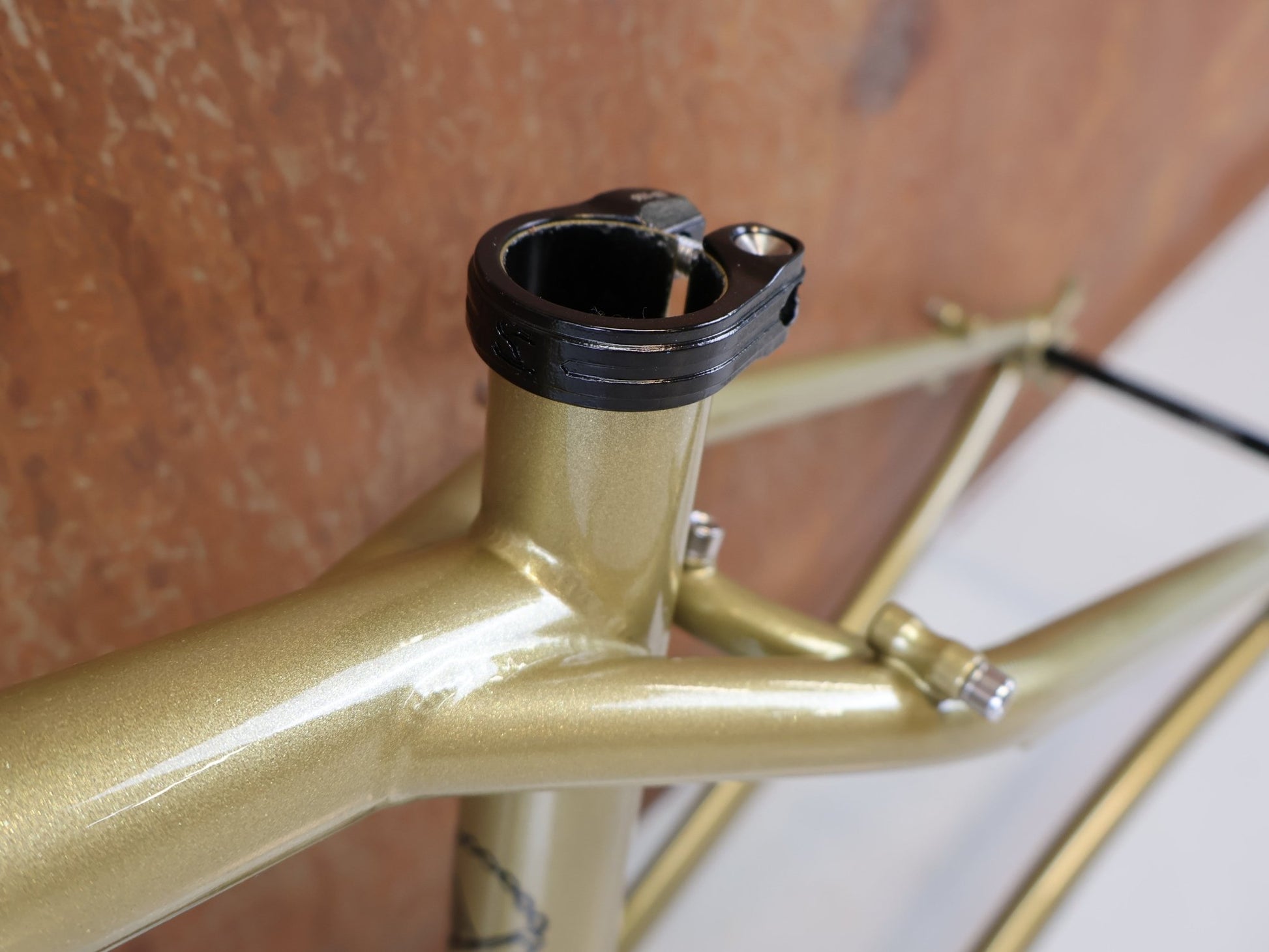 Mountainbikerahmen von Surley, SURLY KARATE MONKEY RAHMENSET FOOLS GOLD / S vor USEDBIKES-OB.DE Hintergrund