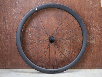 Laufrad/Laufradsatz von Syncros, SYNCROS CAPITAL 1.0 / DT SWISS 240 / LAUFRADSATZ DISC vor USEDBIKES - OB.DE Hintergrund