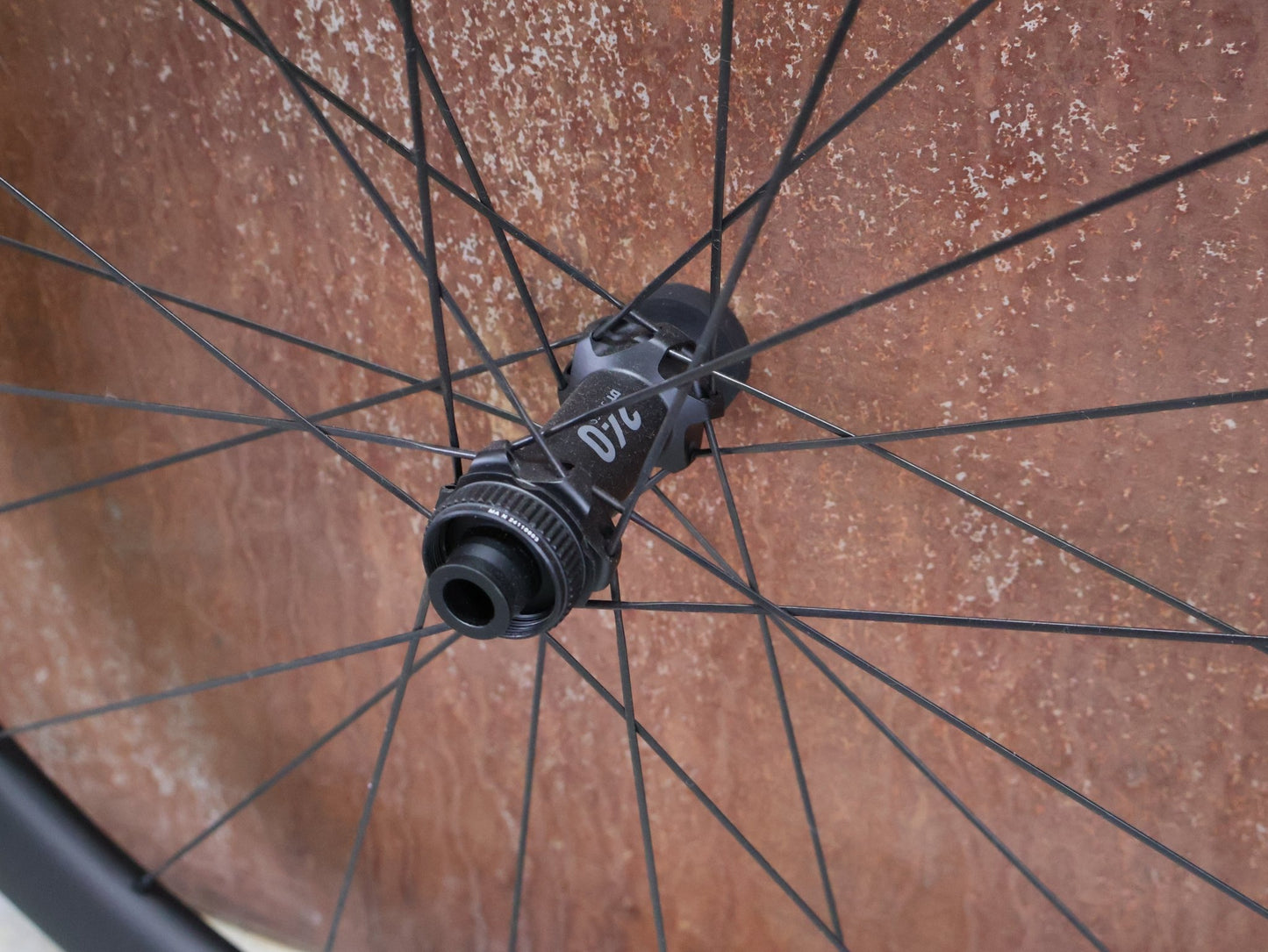 Laufrad/Laufradsatz von Syncros, SYNCROS CAPITAL 1.0S LAUFRADSATZ DISC vor USEDBIKES - OB.DE Hintergrund