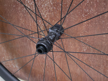 Laufrad/Laufradsatz von Syncros, SYNCROS CAPITAL 1.0S LAUFRADSATZ DISC vor USEDBIKES - OB.DE Hintergrund