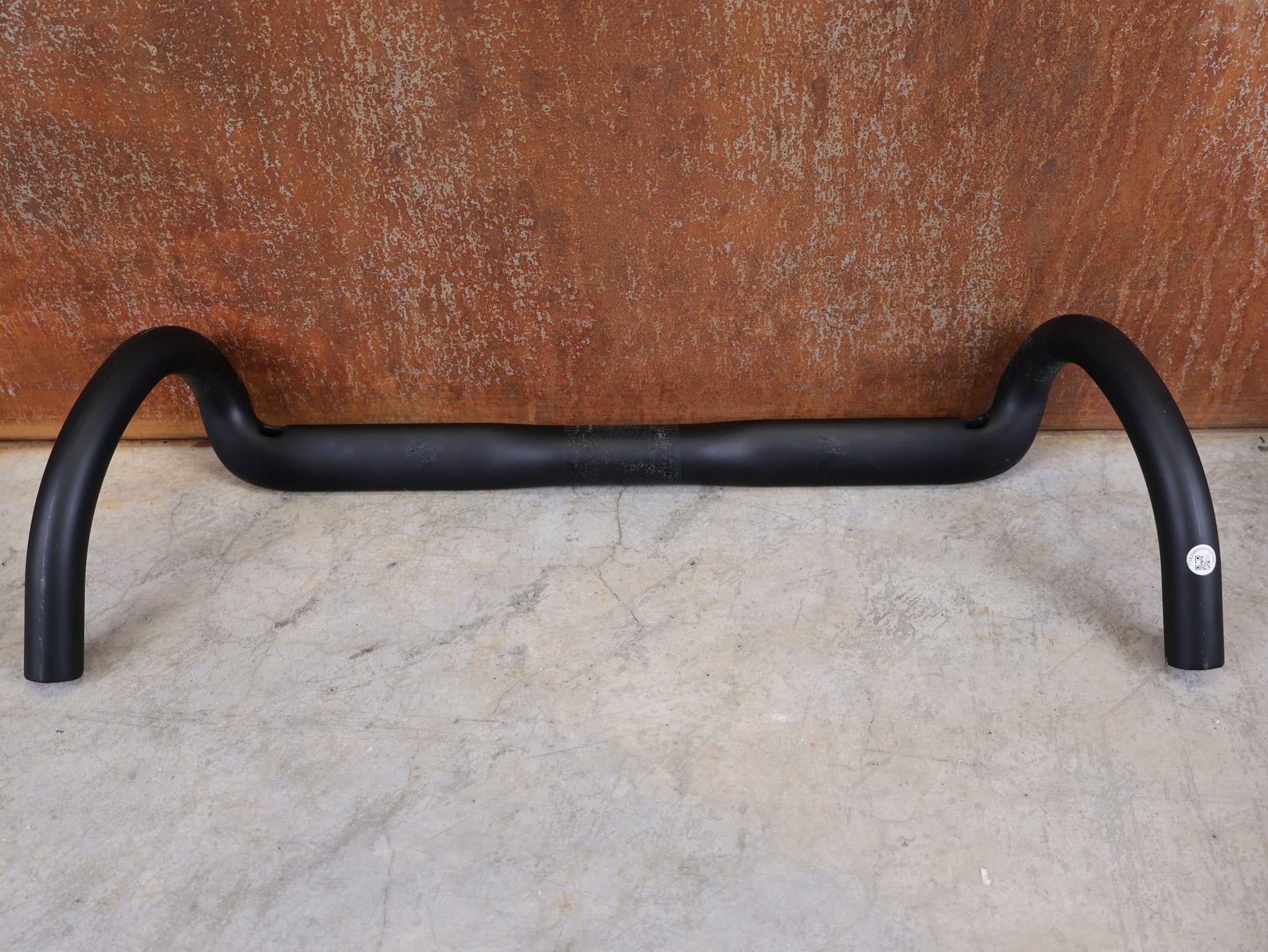 Lenker von Syncros, SYNCROS CRESTON 1.0 X GRAVEL LENKER – CARBON – 420 MM – 16° FLARE vor USEDBIKES - OB.DE Hintergrund