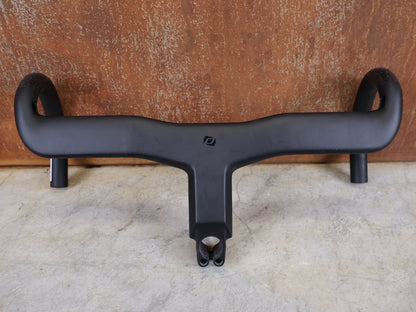 Lenker von Syncros, SYNCROS CRESTON IC SL AERO ROAD COCKPIT – 420 MM – 120 MM – INTEGRIERT vor USEDBIKES - OB.DE Hintergrund