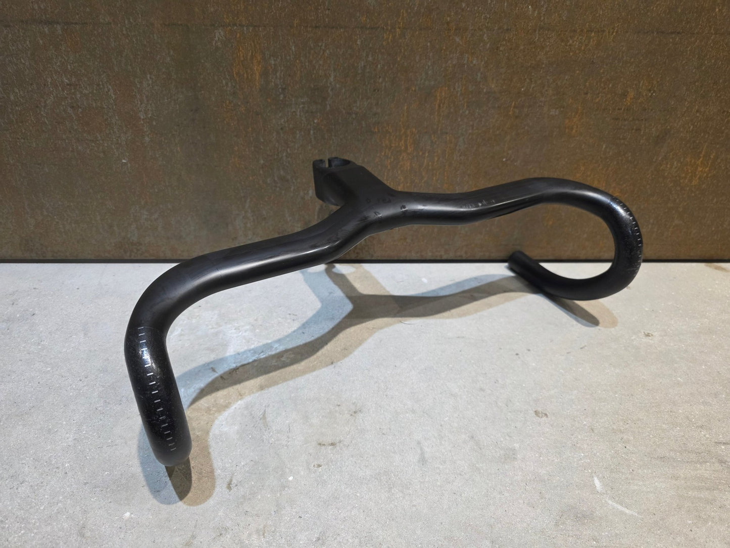 Lenker von Syncros, SYNCROS CRESTON IC SL LENKER - / VORBAUEINHEIT 420 / 120MM vor USEDBIKES - OB.DE Hintergrund