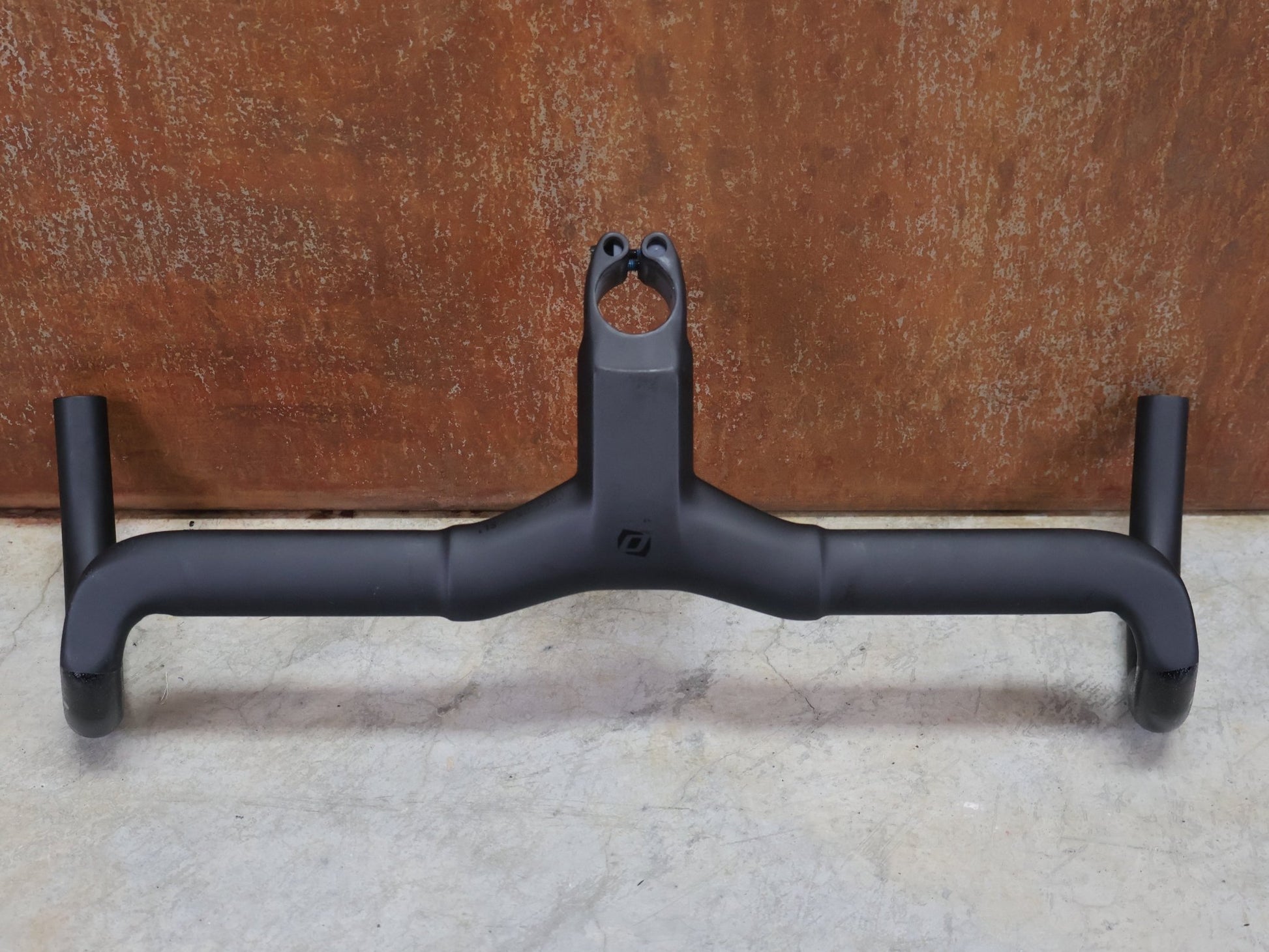 Lenker von Syncros, SYNCROS CRESTON IC SL X GRAVEL LENKER - / VORBAUEINHEIT 440 / 110MM vor USEDBIKES - OB.DE Hintergrund