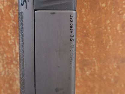 Sattelstütze von Syncros, SYNCROS DUNCAN SL AERO CFT CARBON SATTELSTÜTZE 0MM 292895 vor USEDBIKES-OB.DE Hintergrund