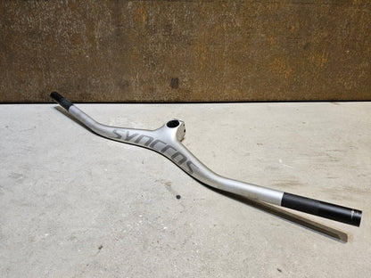 Lenker von Syncros, SYNCROS FRASER IC SL N1NO LENKER - / VORBAUEINHEIT 740 / 90MM vor USEDBIKES - OB.DE Hintergrund