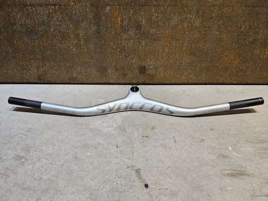 Lenker von Syncros, SYNCROS FRASER IC SL N1NO LENKER - / VORBAUEINHEIT 740 / 90MM vor USEDBIKES - OB.DE Hintergrund