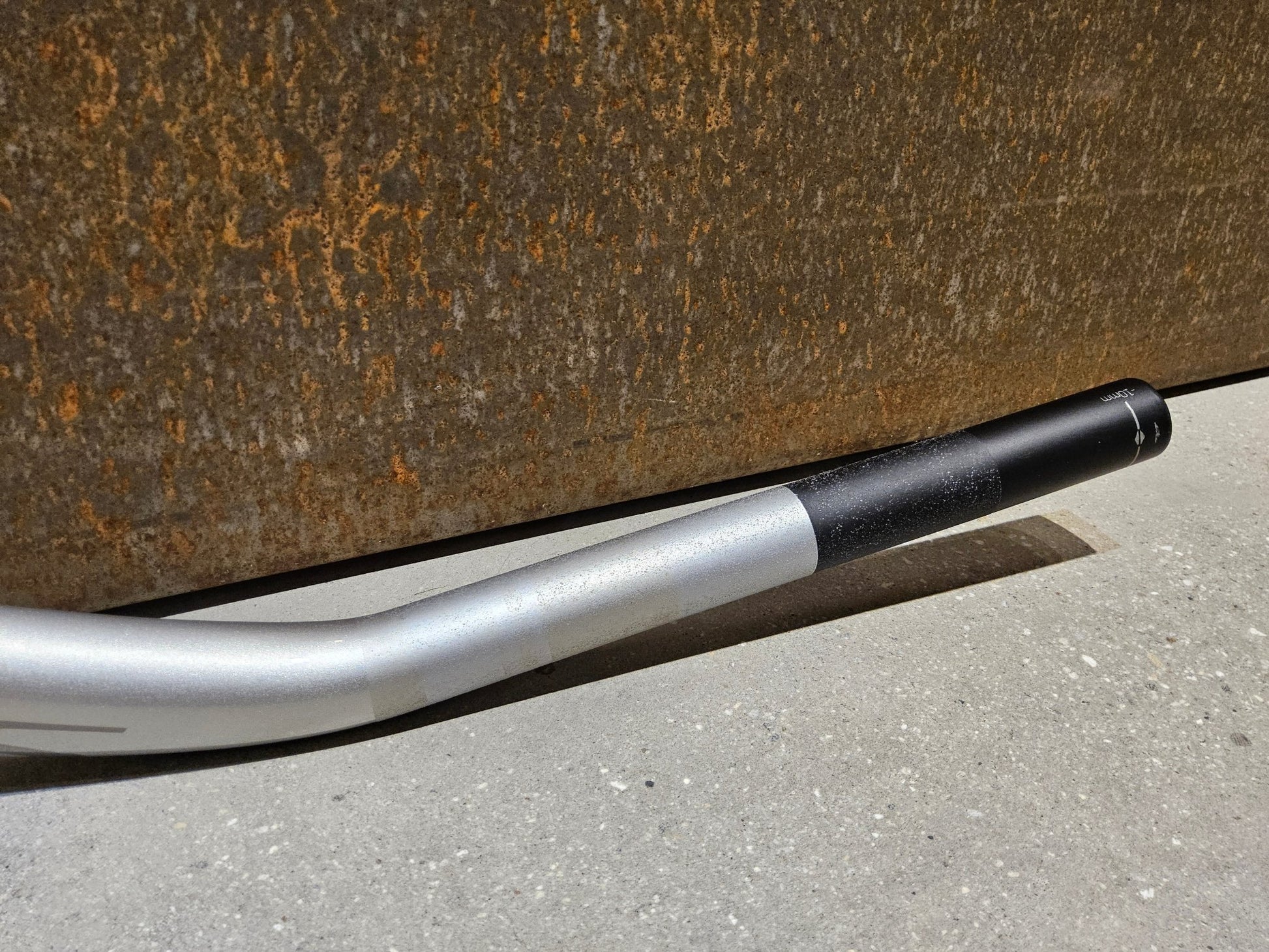 Lenker von Syncros, SYNCROS FRASER IC SL N1NO LENKER - / VORBAUEINHEIT 740 / 90MM vor USEDBIKES - OB.DE Hintergrund