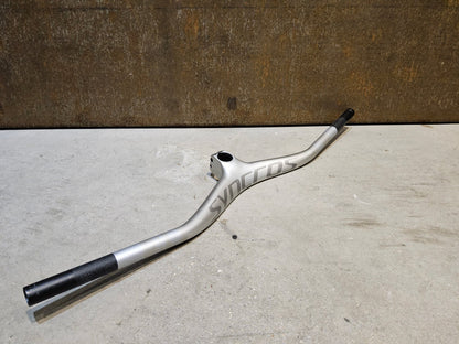 Lenker von Syncros, SYNCROS FRASER IC SL N1NO LENKER - / VORBAUEINHEIT 740 / 90MM vor USEDBIKES - OB.DE Hintergrund
