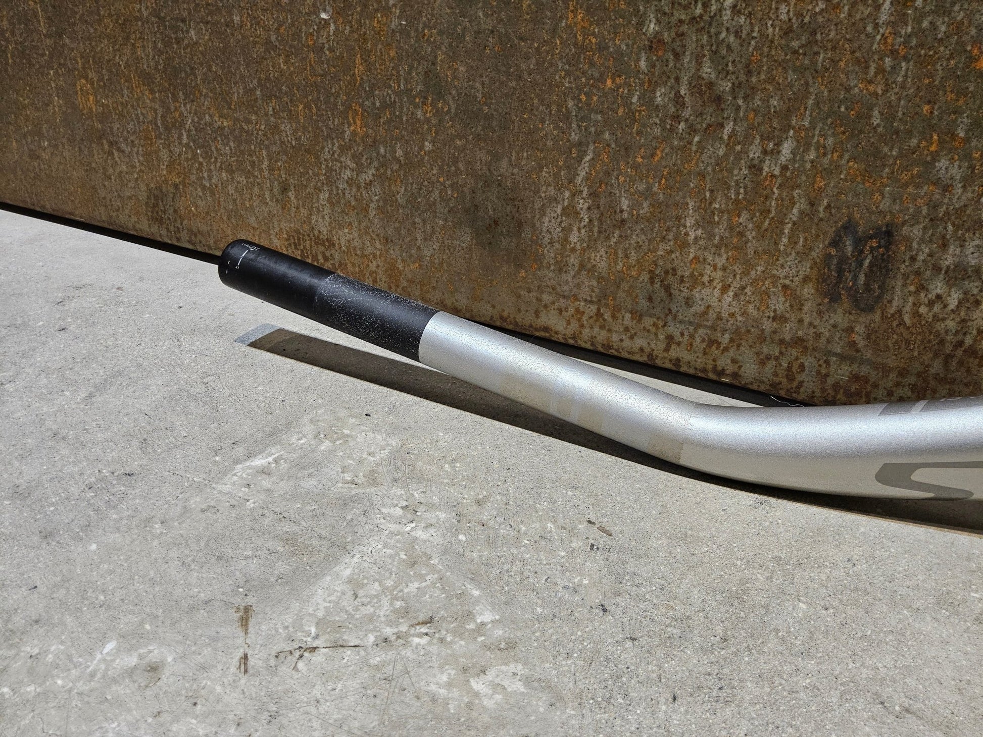 Lenker von Syncros, SYNCROS FRASER IC SL N1NO LENKER - / VORBAUEINHEIT 740 / 90MM vor USEDBIKES - OB.DE Hintergrund