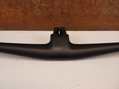 Lenker von Syncros, SYNCROS HIXON IC SL 780MM CARBON LENKER-/ VORBAUEINHEIT 50MM vor USEDBIKES-OB.DE Hintergrund