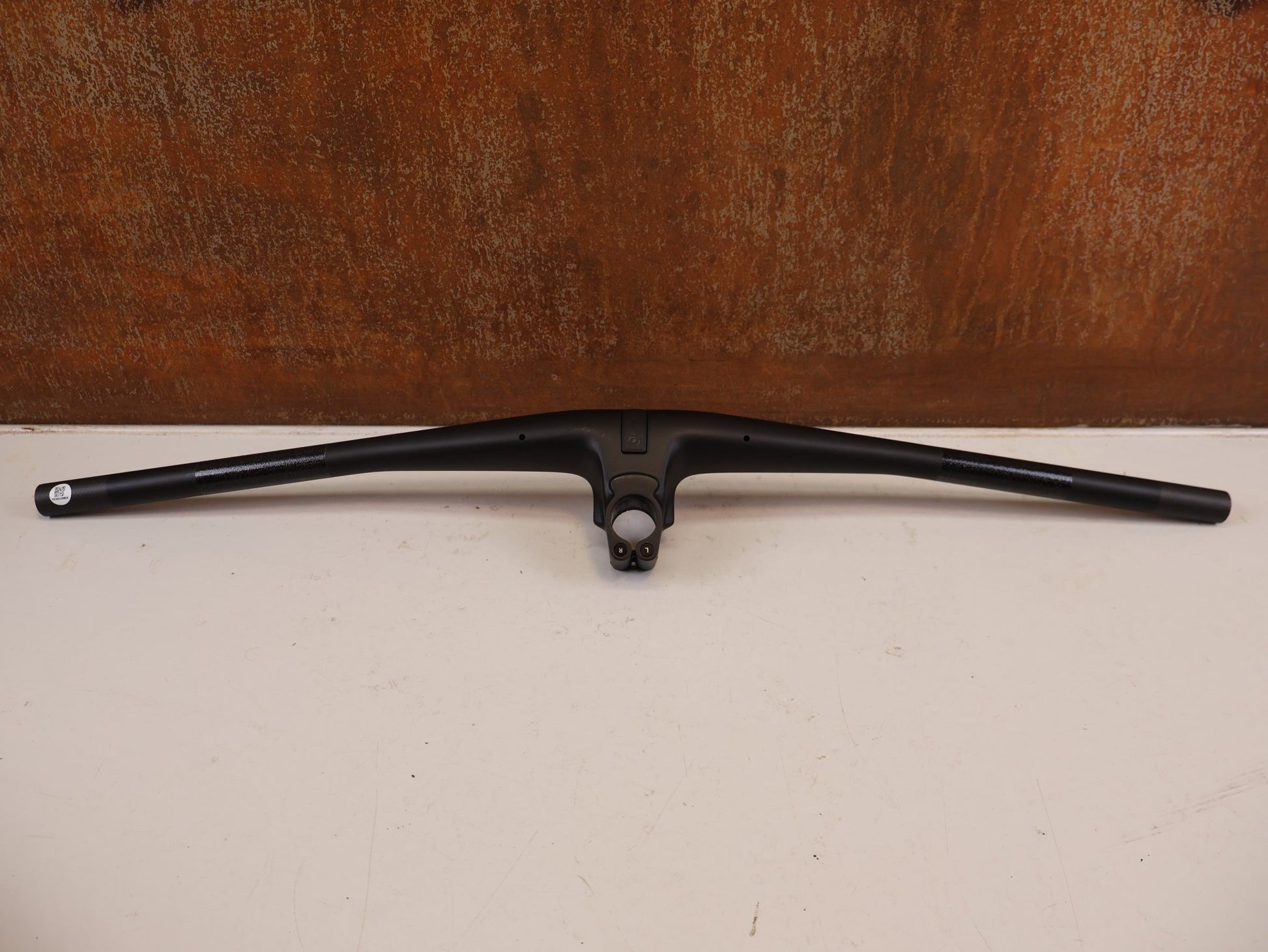 Lenker von Syncros, SYNCROS HIXON IC SL 780MM CARBON LENKER-/ VORBAUEINHEIT 50MM vor USEDBIKES-OB.DE Hintergrund
