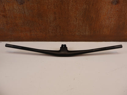 Lenker von Syncros, SYNCROS HIXON IC SL 780MM CARBON LENKER-/ VORBAUEINHEIT 50MM vor USEDBIKES-OB.DE Hintergrund