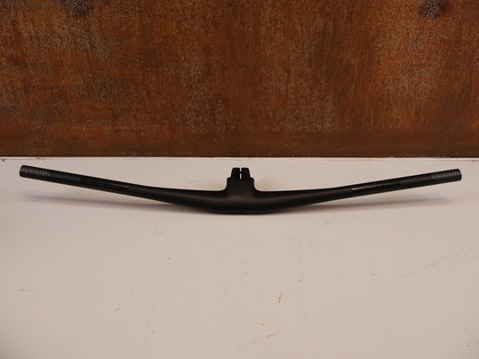 Lenker von Syncros, SYNCROS HIXON IC SL 780MM CARBON LENKER-/ VORBAUEINHEIT 50MM vor USEDBIKES-OB.DE Hintergrund