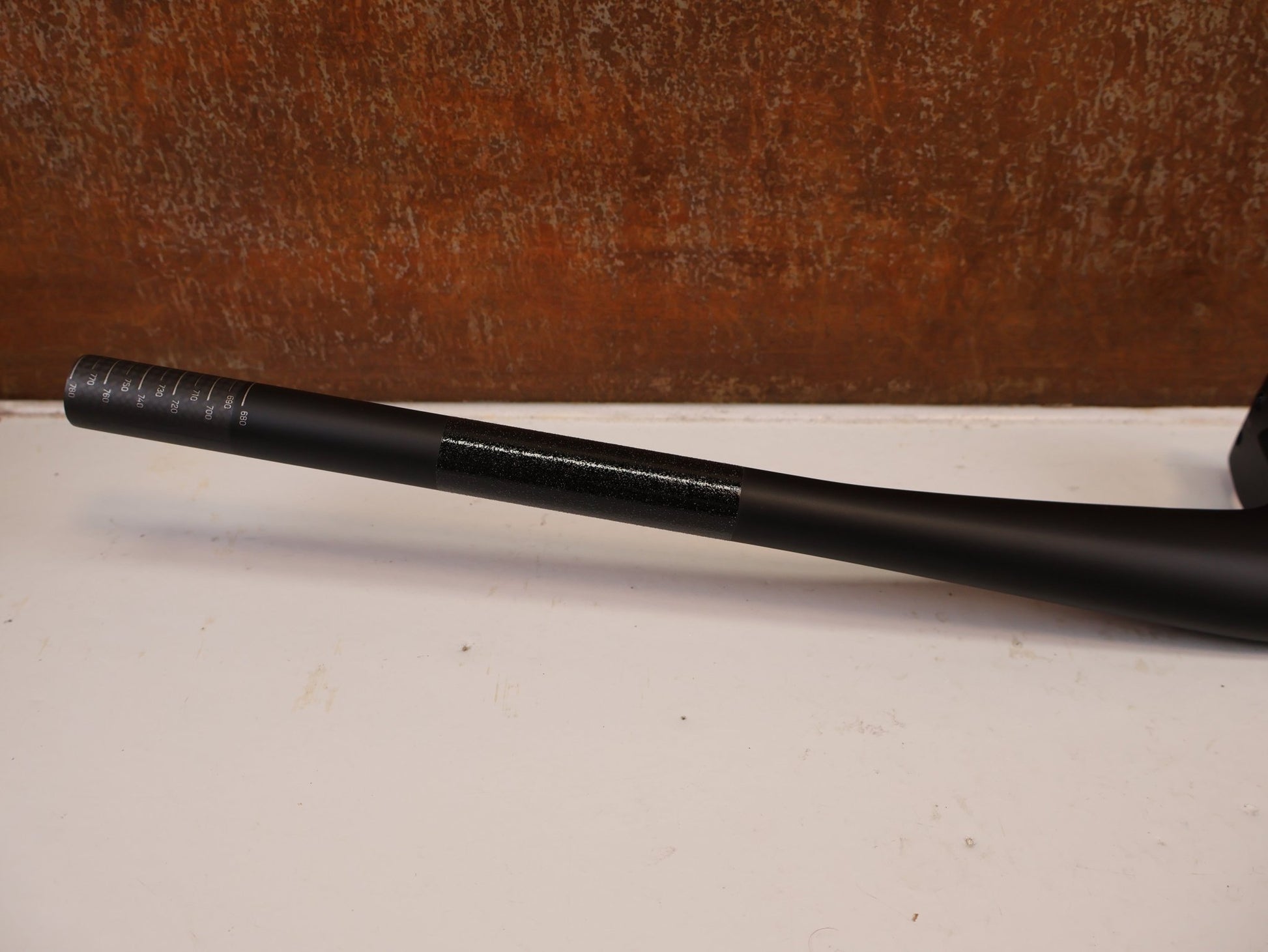 Lenker von Syncros, SYNCROS HIXON IC SL 780MM CARBON LENKER-/ VORBAUEINHEIT 50MM vor USEDBIKES-OB.DE Hintergrund