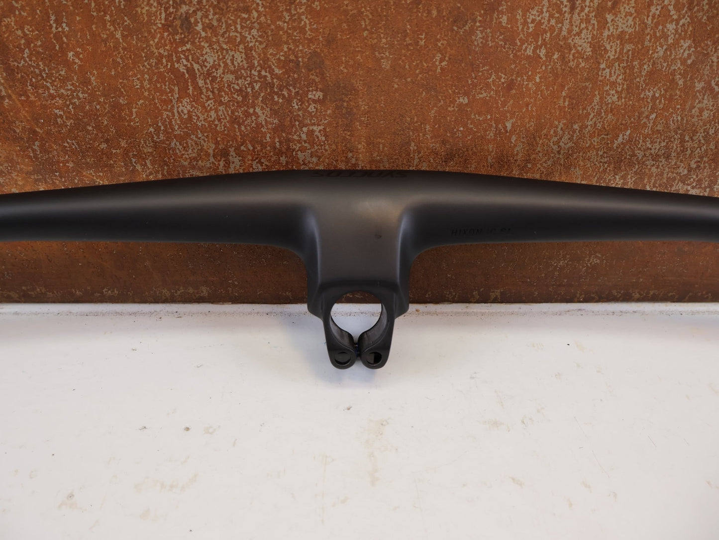 Lenker von Syncros, SYNCROS HIXON IC SL 780MM CARBON LENKER-/ VORBAUEINHEIT 50MM vor USEDBIKES-OB.DE Hintergrund