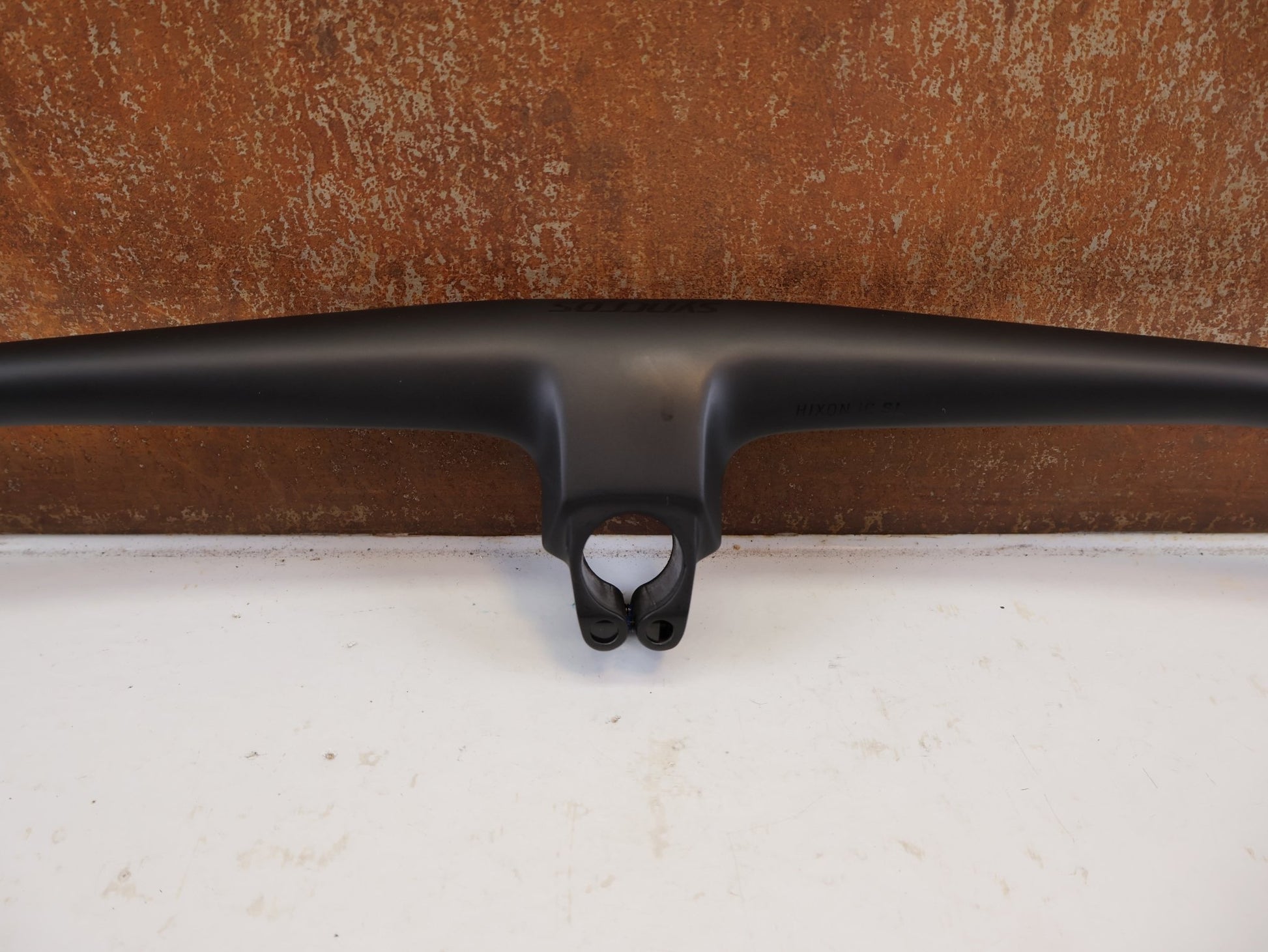 Lenker von Syncros, SYNCROS HIXON IC SL 780MM CARBON LENKER-/ VORBAUEINHEIT 50MM vor USEDBIKES-OB.DE Hintergrund