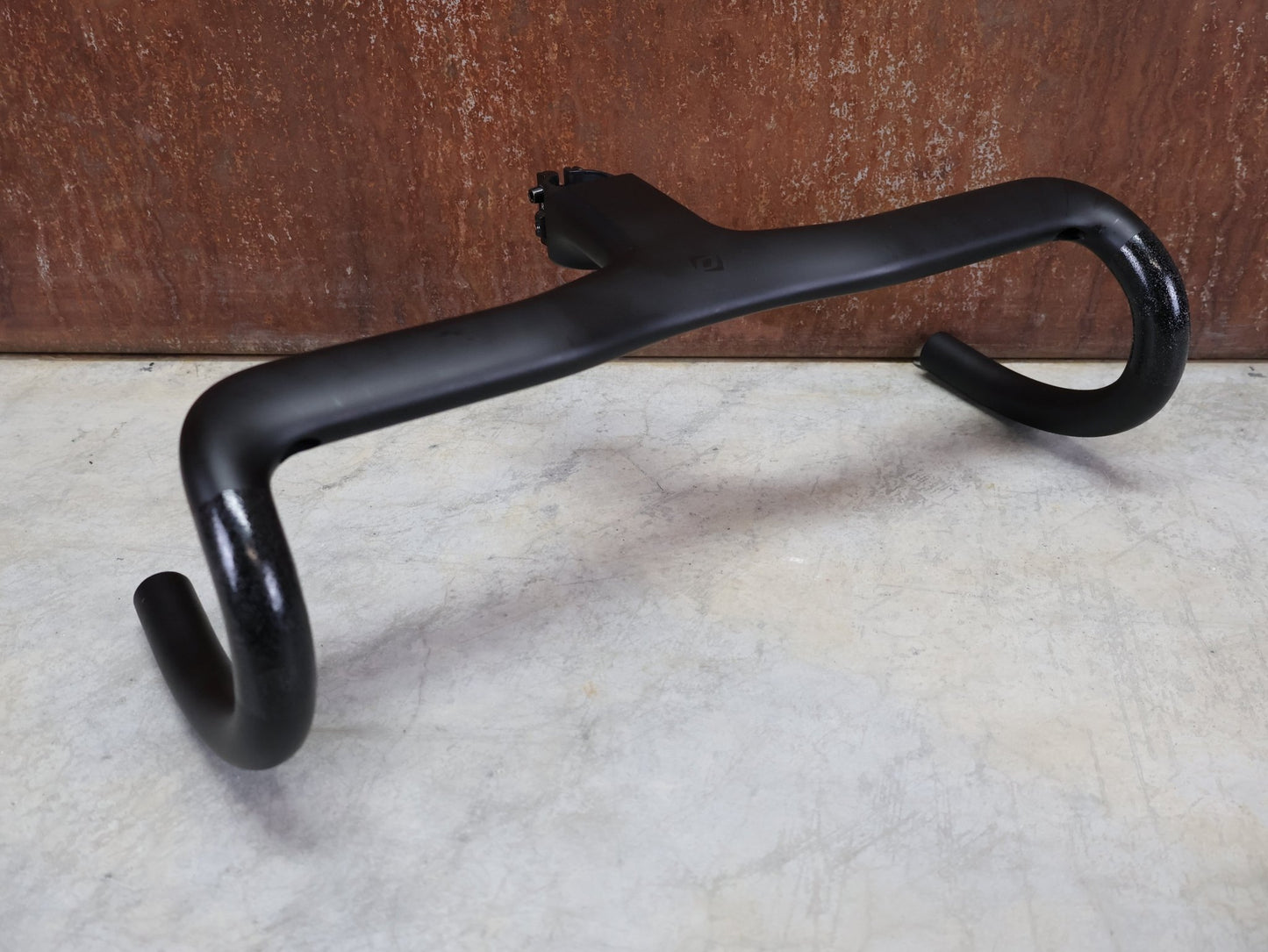 Lenker von Syncros, SYNCROS IC - R100 - SL LENKER - / VORBAUEINHEIT 400 / 110MM vor USEDBIKES - OB.DE Hintergrund