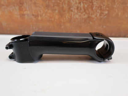 Vorbau von Syncros, SYNCROS RR IC / 140 MM / ALU CARBON VORBAU / 31.8 MM / -6 GRAD / INLINE vor USEDBIKES-OB.DE Hintergrund