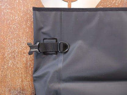 Taschen & Rucksäcke von Thule, THULE SHIELD PANNIER LARGE 25L ERSATZTASCHE SCHWARZ vor USEDBIKES-OB.DE Hintergrund