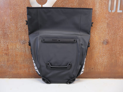 Taschen & Rucksäcke von Thule, THULE SHIELD PANNIER LARGE 25L ERSATZTASCHE SCHWARZ vor USEDBIKES-OB.DE Hintergrund