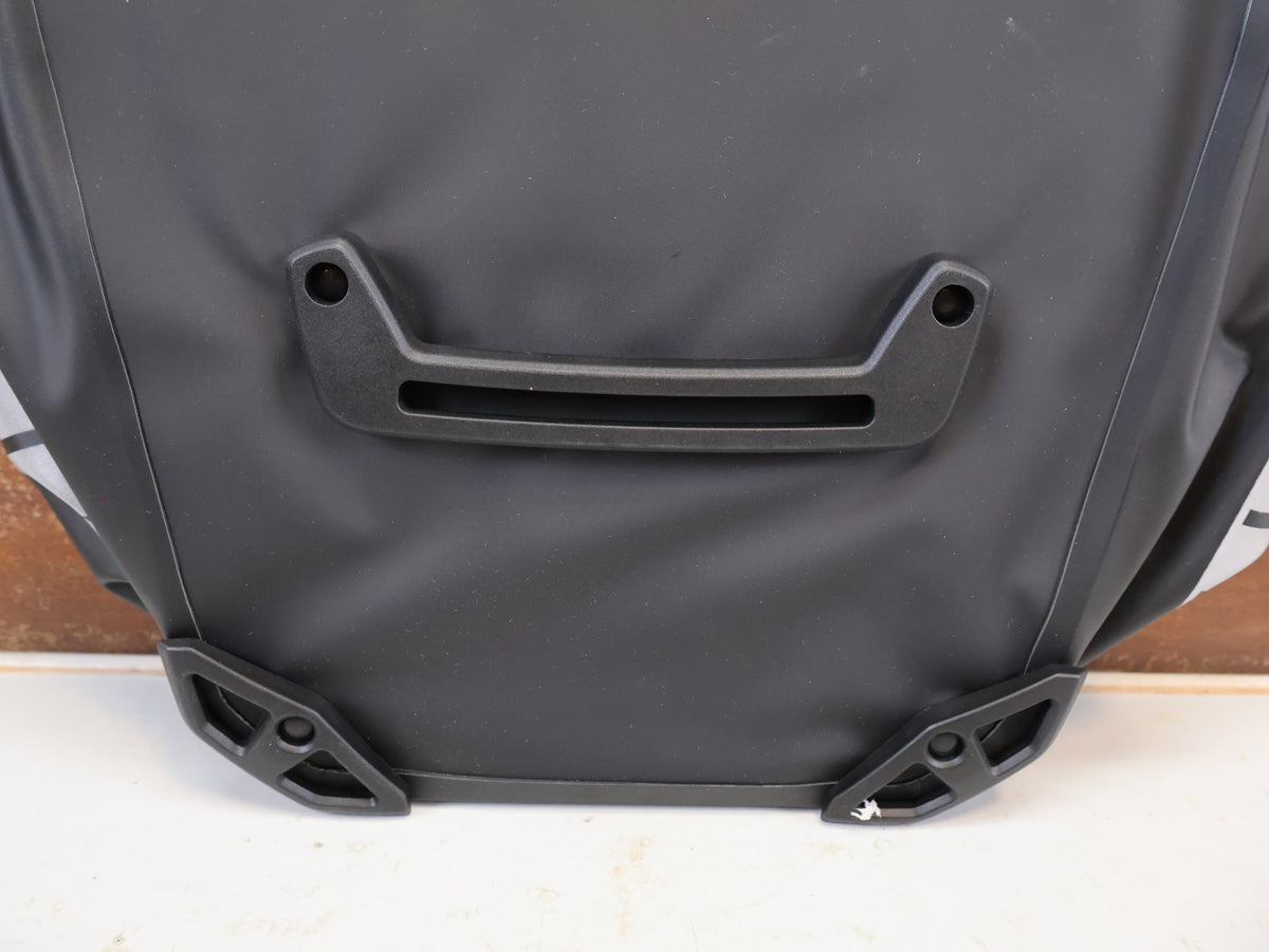 Taschen & Rucksäcke von Thule, THULE SHIELD PANNIER LARGE 25L ERSATZTASCHE SCHWARZ vor USEDBIKES-OB.DE Hintergrund