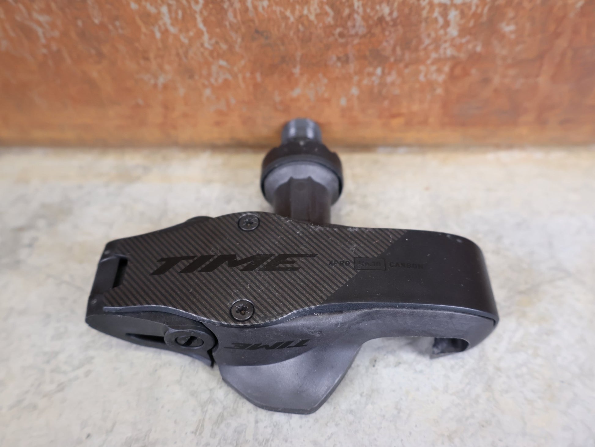 Pedale von Time, TIME XPRO 10 - C1 PEDALE – CARBON – PEDAL CENTER 53 MM – ICLIC vor USEDBIKES - OB.DE Hintergrund