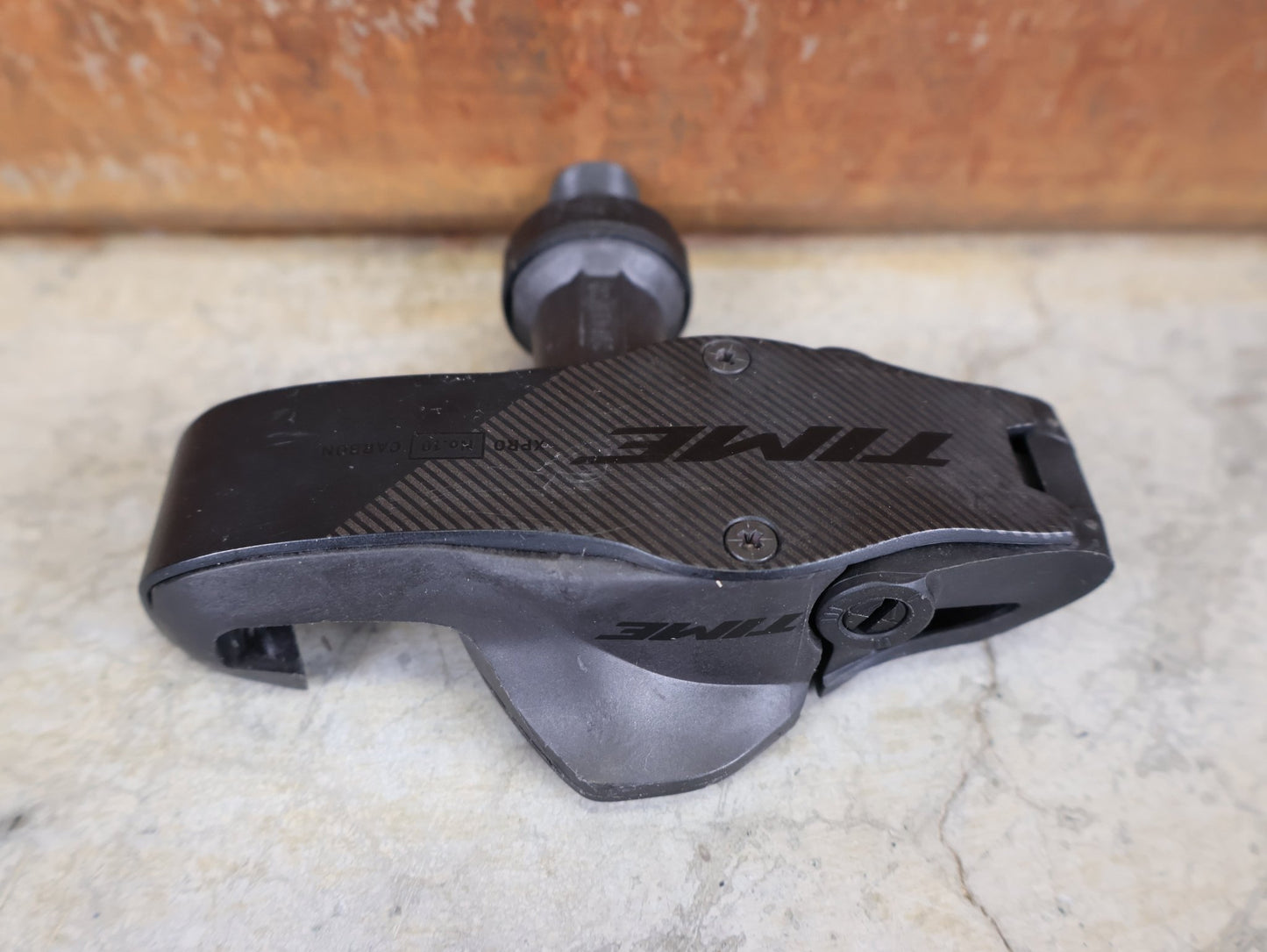 Pedale von Time, TIME XPRO 10 - C1 PEDALE – CARBON – PEDAL CENTER 53 MM – ICLIC vor USEDBIKES - OB.DE Hintergrund