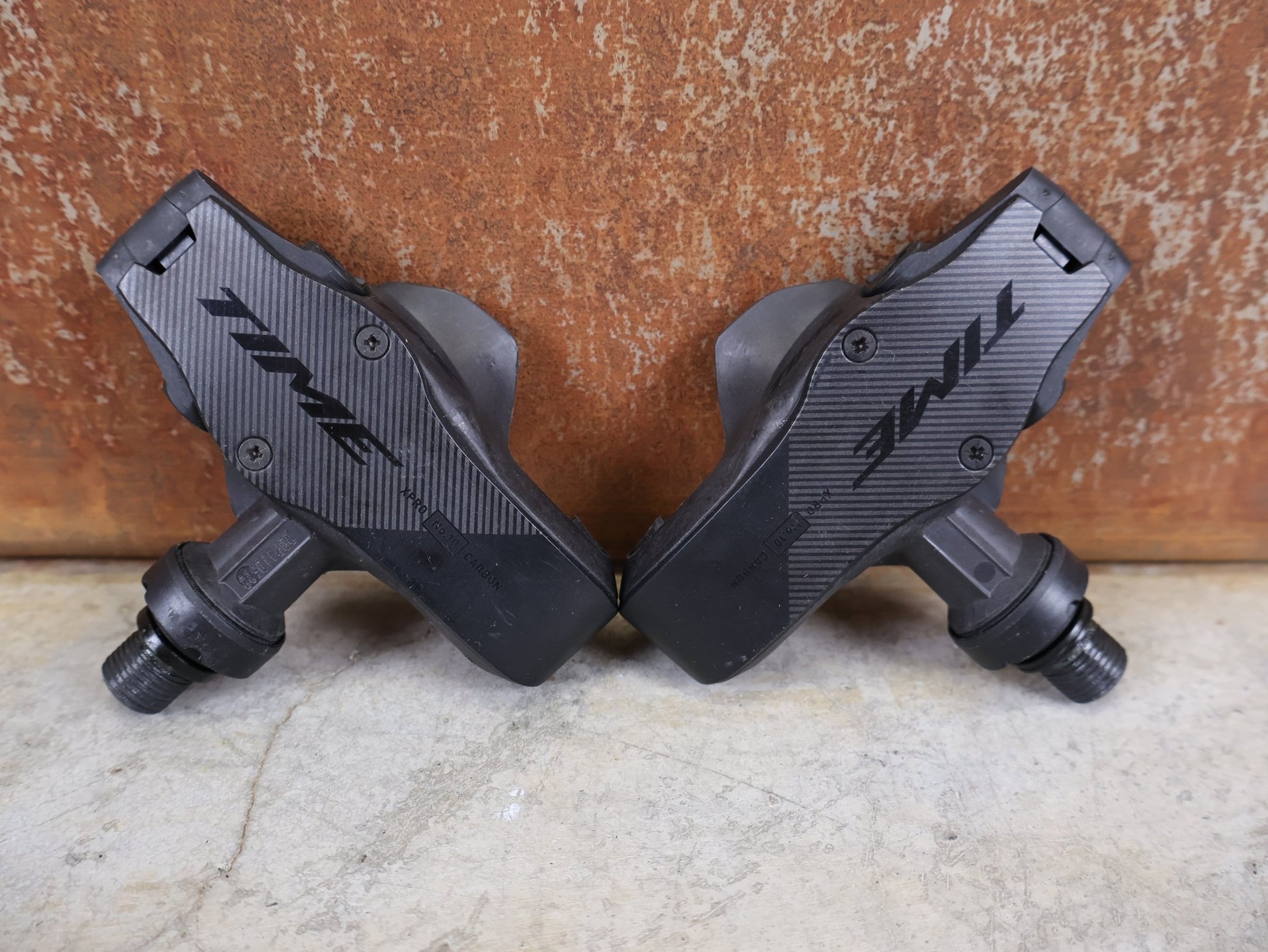 Pedale von Time, TIME XPRO 10 - C1 PEDALE – CARBON – PEDAL CENTER 53 MM – ICLIC vor USEDBIKES - OB.DE Hintergrund