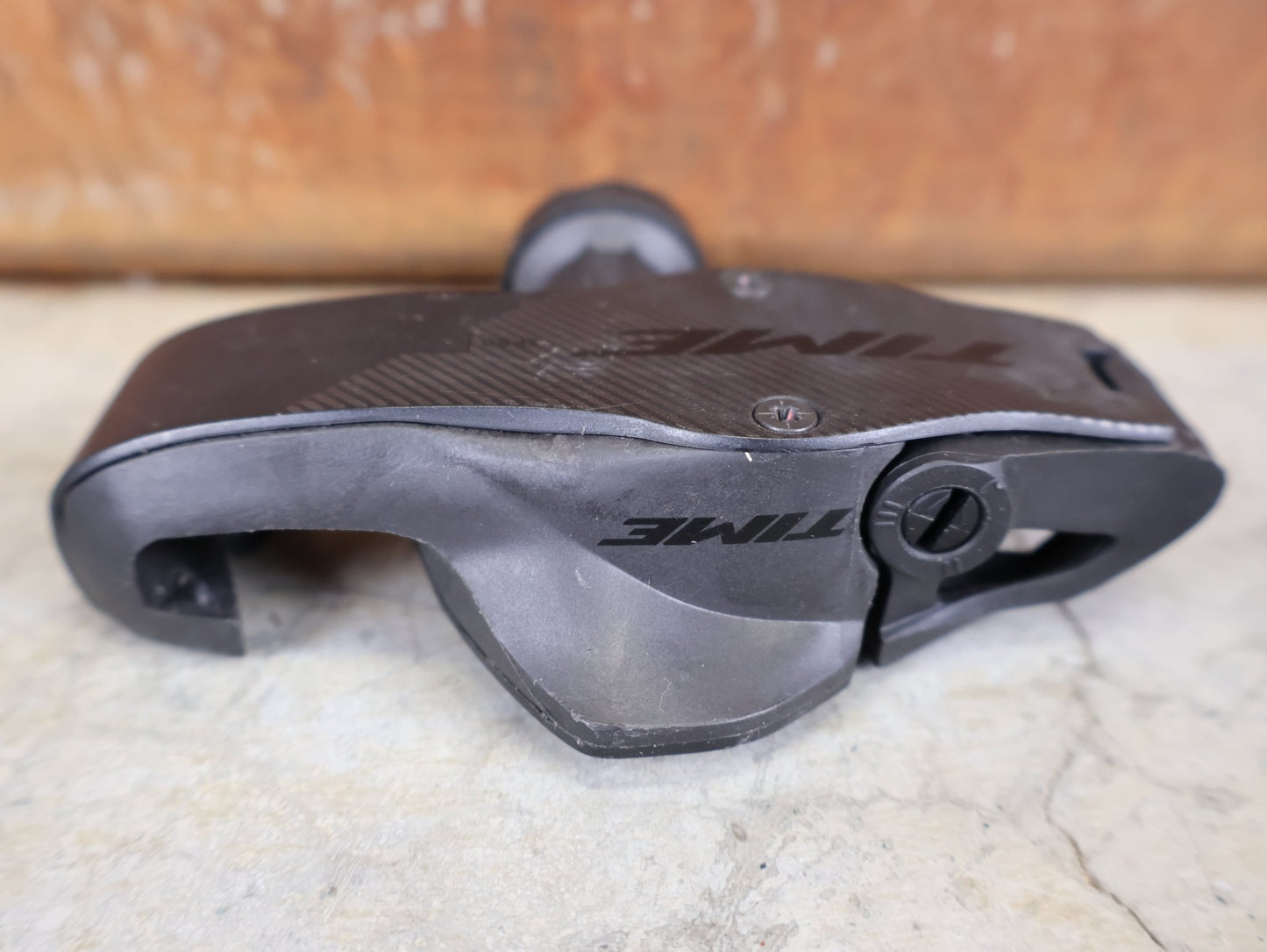 Pedale von Time, TIME XPRO 10 - C1 PEDALE – CARBON – PEDAL CENTER 53 MM – ICLIC vor USEDBIKES - OB.DE Hintergrund