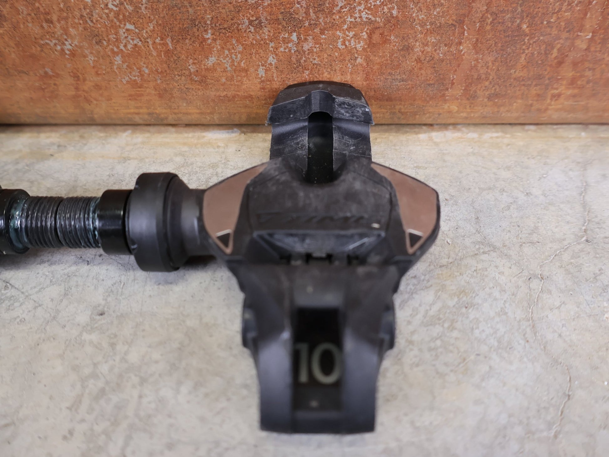 Pedale von Time, TIME XPRO 10 PEDALE – CARBON – PEDAL CENTER 57 MM – ICLIC vor USEDBIKES - OB.DE Hintergrund