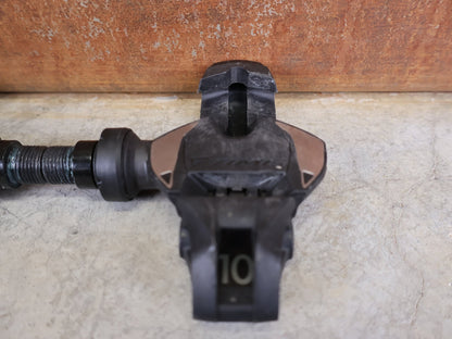 Pedale von Time, TIME XPRO 10 PEDALE – CARBON – PEDAL CENTER 57 MM – ICLIC vor USEDBIKES - OB.DE Hintergrund