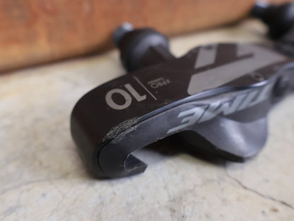 Pedale von Time, TIME XPRO 10 PEDALE – CARBON – PEDAL CENTER 57 MM – ICLIC vor USEDBIKES - OB.DE Hintergrund