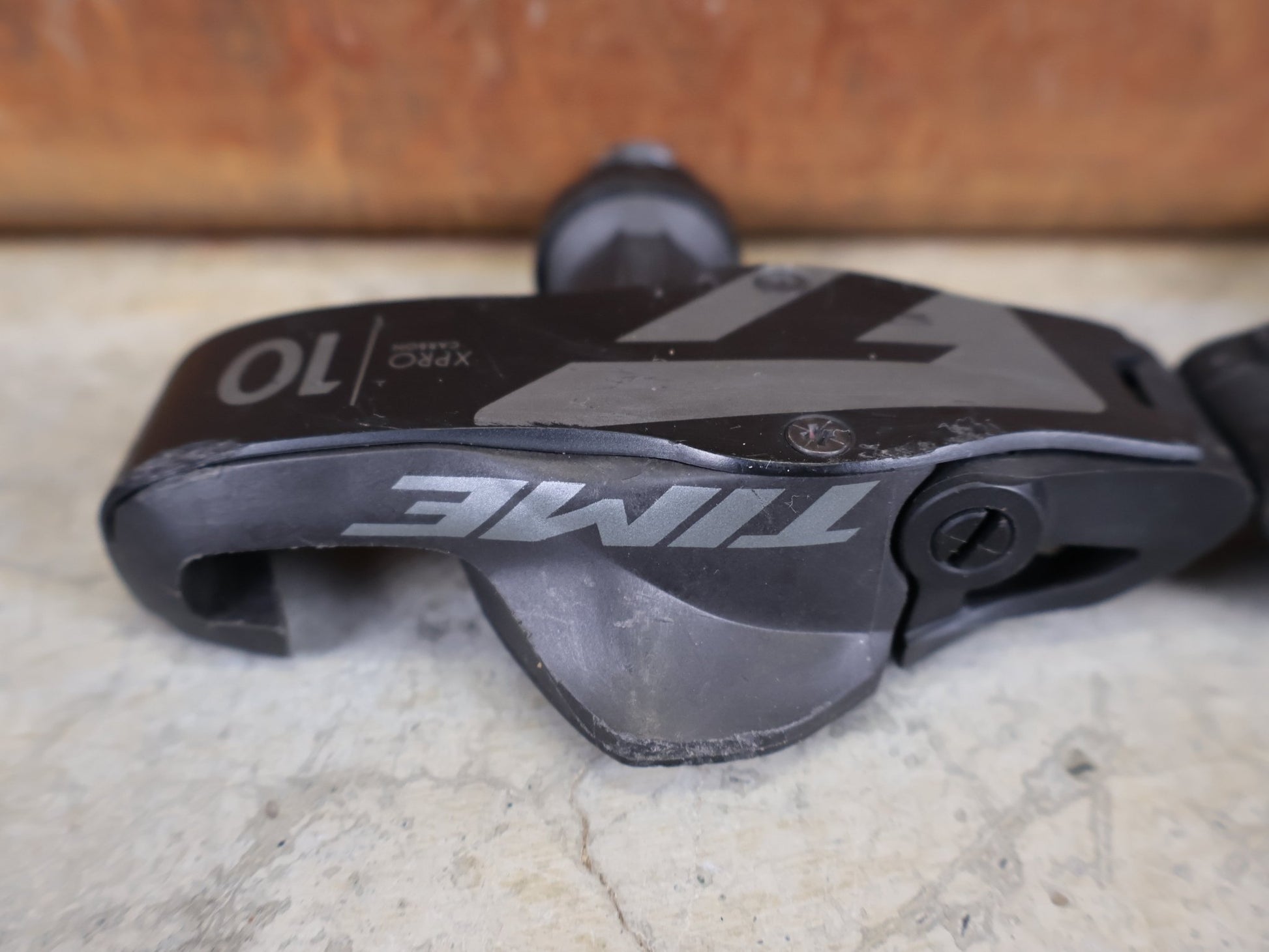 Pedale von Time, TIME XPRO 10 PEDALE – CARBON – PEDAL CENTER 57 MM – ICLIC vor USEDBIKES - OB.DE Hintergrund