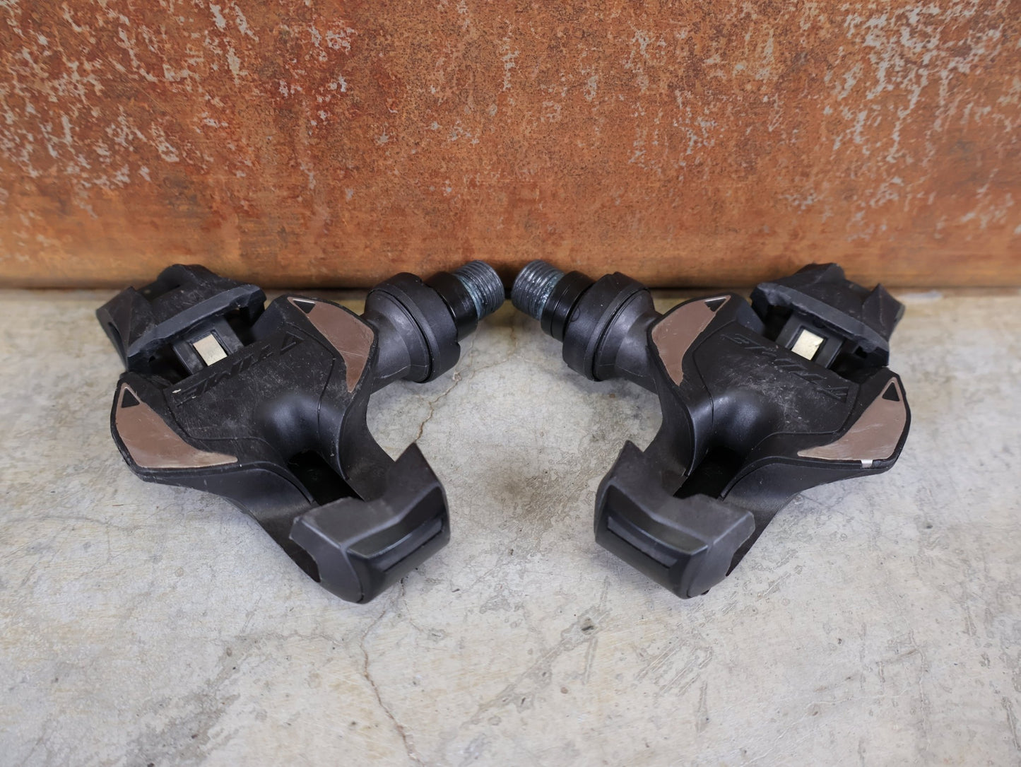 Pedale von Time, TIME XPRO 10 PEDALE – CARBON – PEDAL CENTER 57 MM – ICLIC vor USEDBIKES - OB.DE Hintergrund