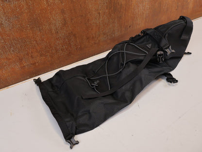Taschen & Rucksäcke von topeak, TOPEAK BACKLOADER 15L SATTELTASCHE SCHWARZ TBP-BL3B OHNE INNENSACK vor USEDBIKES-OB.DE Hintergrund
