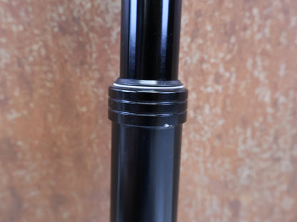 Sattelstütze von TranzX, TRANZX JD YSI34 VARIOSATTELSTÜTZE 34.9 MM 170 MM vor USEDBIKES-OB.DE Hintergrund