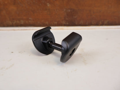 Zubehör von Trek, TREK 2-BOLT SATTEL KLEMMBACKEN 7X7MM SADDLE CLAMP / HAN W524900 vor USEDBIKES-OB.DE Hintergrund