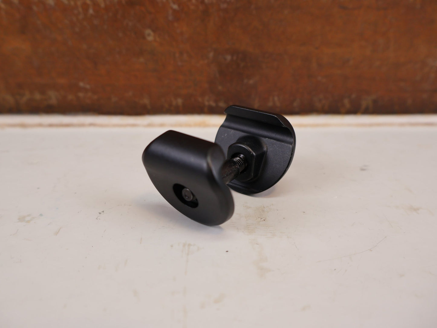 Zubehör von Trek, TREK 2-BOLT SATTEL KLEMMBACKEN 7X7MM SADDLE CLAMP / HAN W524900 vor USEDBIKES-OB.DE Hintergrund