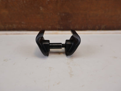 Zubehör von Trek, TREK 2-BOLT SATTEL KLEMMBACKEN 7X7MM SADDLE CLAMP / HAN W524900 vor USEDBIKES-OB.DE Hintergrund