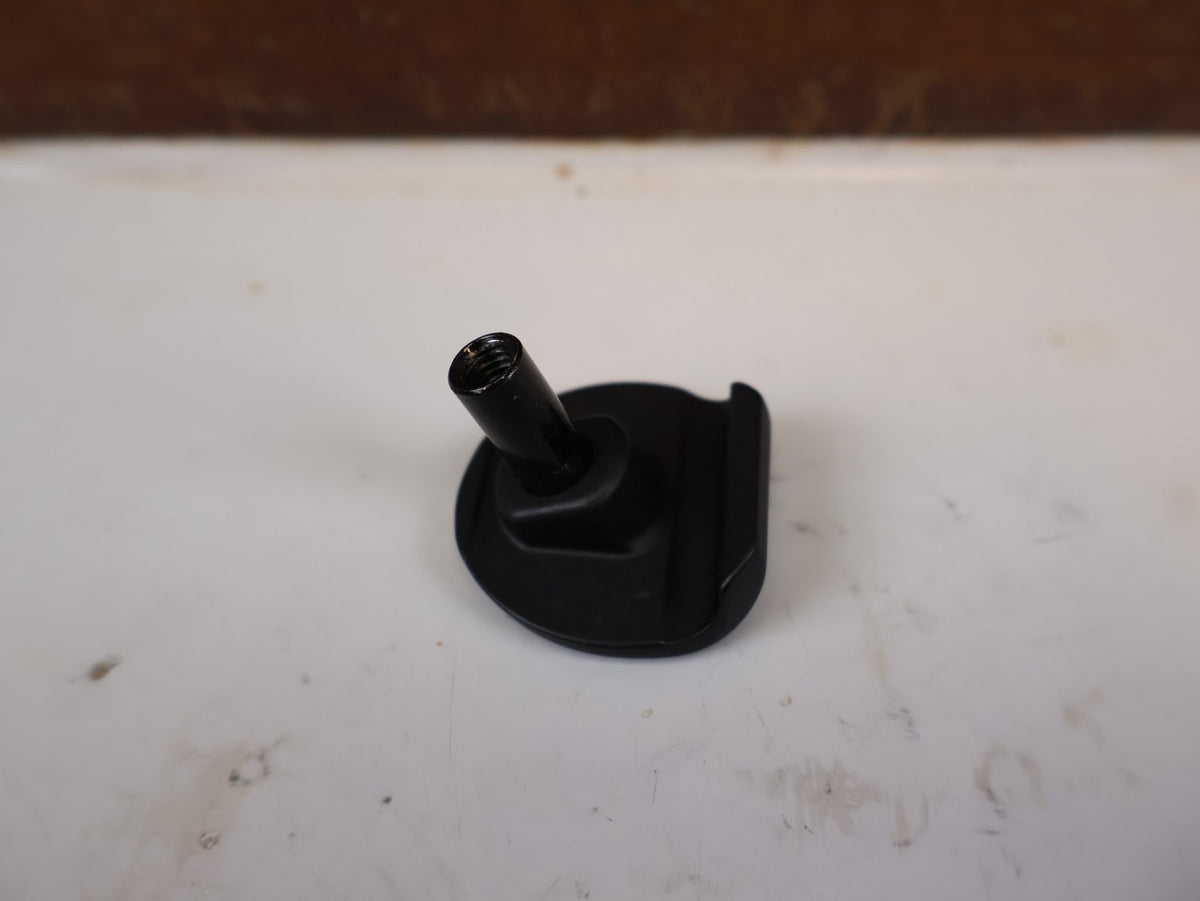 Zubehör von Trek, TREK 2-BOLT SATTEL KLEMMBACKEN 7X7MM SADDLE CLAMP / HAN W524900 vor USEDBIKES-OB.DE Hintergrund